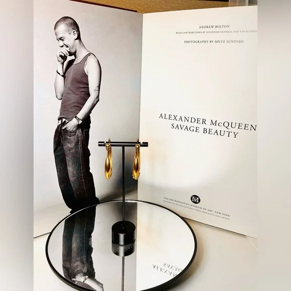 Alexander McQueen: Savage Beauty - Large Coffee Table Book - Picture 5 of 14